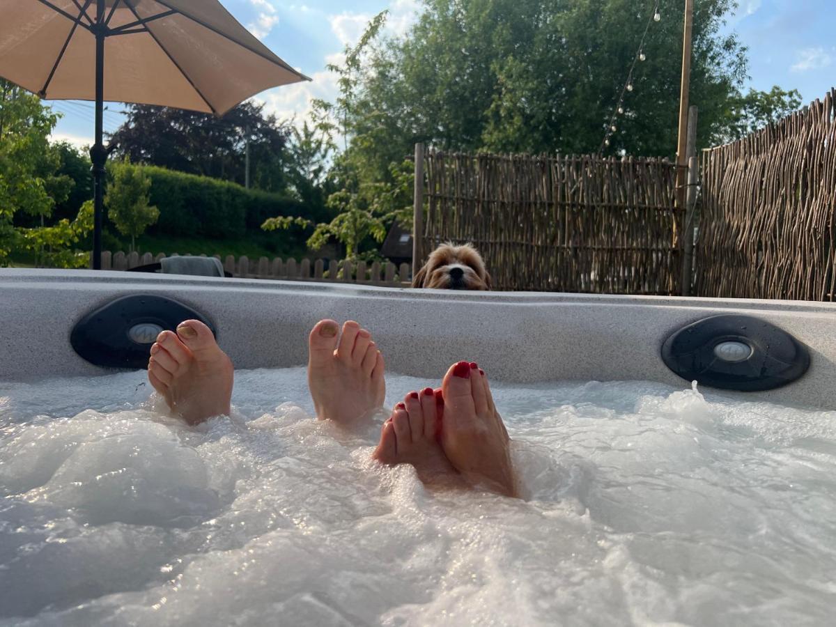 Shepherds Hut With Hot Tub Вэллс Экстерьер фото